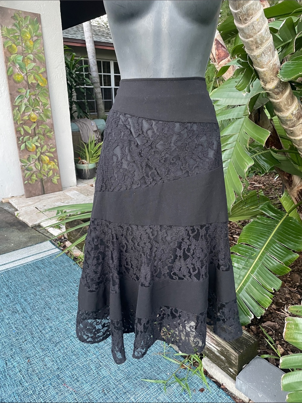Black drop waste and lace statement skirt